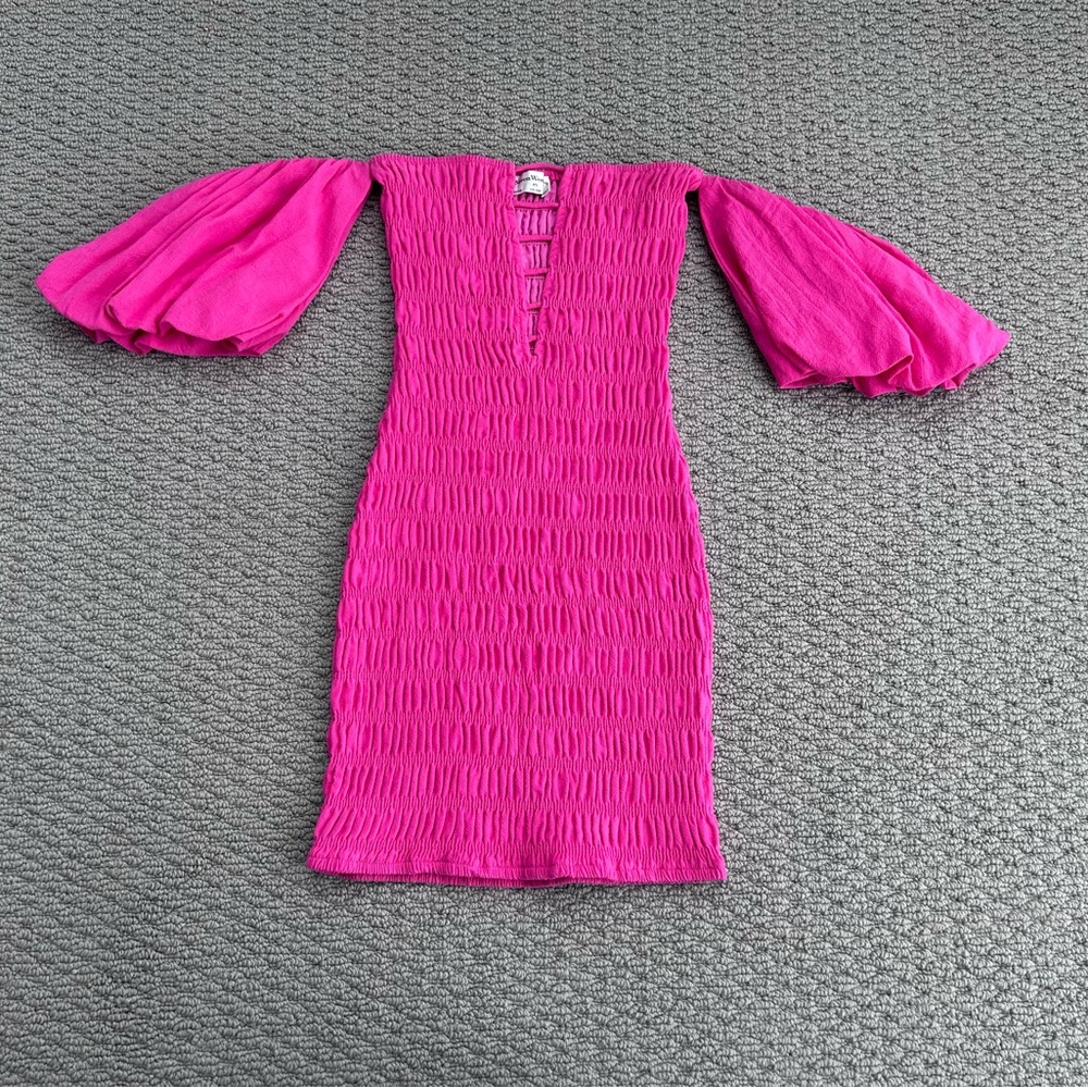 Seven Wonders Annie Mini Dress
Off Shoulder
XS US 2
Smocked
Bodycon
Party
Flirty - Picture 2 of 10